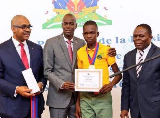 Haïti-Education: Le président de la république Jovenel Moïse recompense les lauréats des examens officiels
