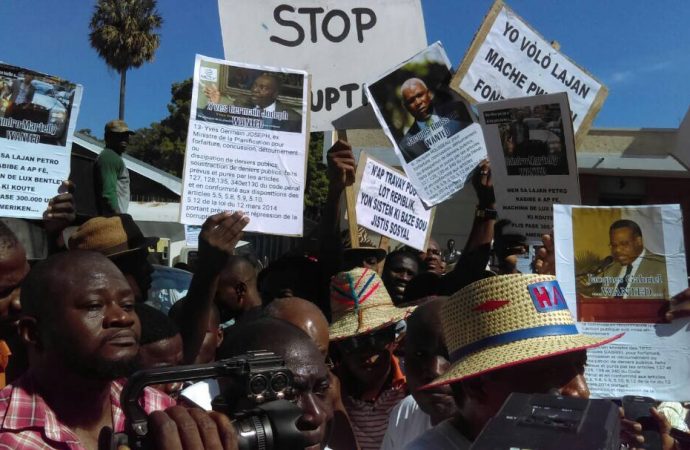 Marche contre la Corruption, des politiciens récupèrent le mouvement