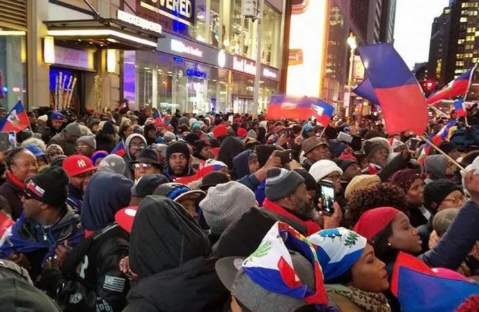 des centaines de milliers. d’Haïtiens manifestent à Times Square contre le racisme