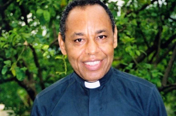 Monseigneur Guire Poulard cède sa place à Max Leroy Mesidor à l’archevêché de Port-au-Prince