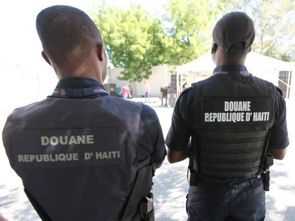 Haïti-Économie: lutte musclée de l’AGD contre la contrebande