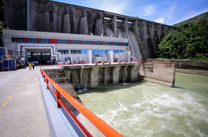 Électricité 24/24: Jovenel Moïse remet en marche 3 turbines de la Centrale hydroélectrique de Péligre