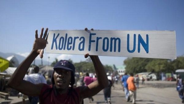 Des victimes du choléra attendent le discours de Jovenel Moïse devant l’Assemblée générale de l’ONU