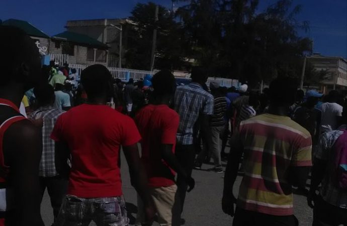 Manifestation improvisée dans la ville des Cayes