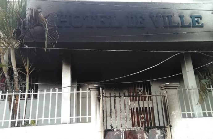 Tentative d’incendie à la marie de Mirebalais, l’édile accuse des adversaires politiques
