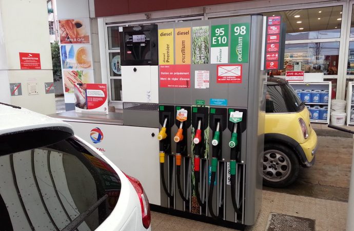 Carburant : des spécialistes en économie et en énergie appellent  à une autre forme de subvention