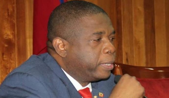 “En ce moment de crise, le Sénat veille sur les intérêts du peuple haitien”, prévient Carl  Murat Cantave