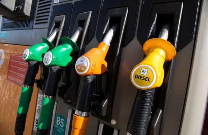 Le probable ajustement  du prix du carburant est mis en discussion