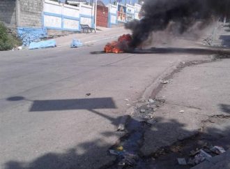 Rues désertes, barricades enflammées,  Port-au-Prince, des villes de province sous tension
