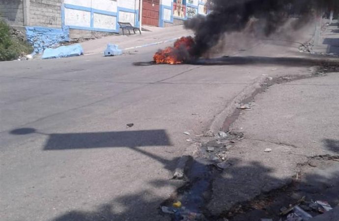 Rues désertes, barricades enflammées,  Port-au-Prince, des villes de province sous tension