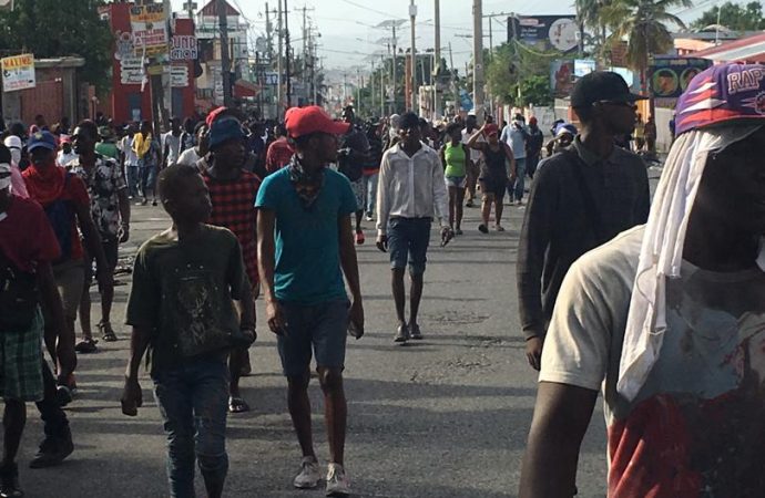 ”Nou pral fè makèt”, Pétion-Ville nouvelle cible des manifestants