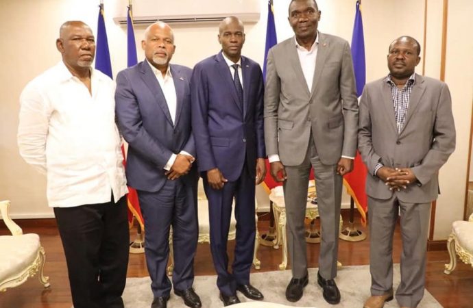 Haïti-Crise: Jovenel Moïse en discussion avec des acteurs politiques