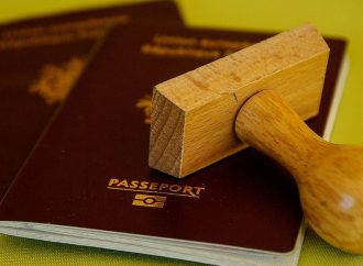 Ex-sénateurs et familles interdits d’utiliser leurs passeports diplomatiques