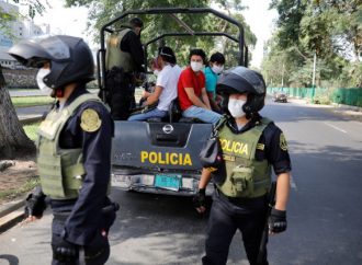 COVID-19 au Pérou: les militaires exonérés de responsabilité pénale