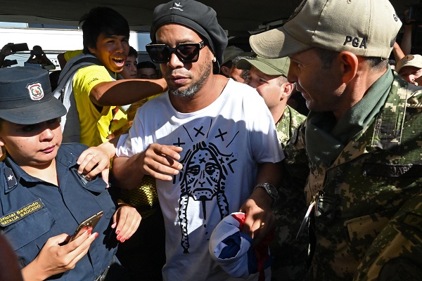 Arrestation du footballeur Ronaldinho au Paraguay