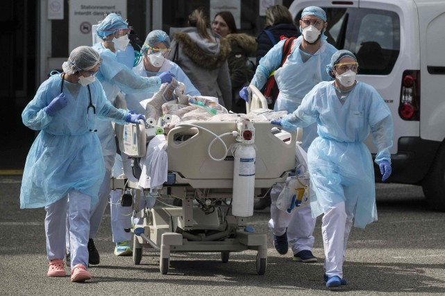 France: premier décès d’un médecin ayant contracté la COVID-19