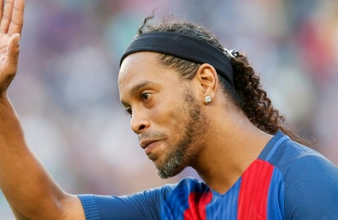 Sorti de prison, le footballeur Ronaldinho assigné à sa résidence