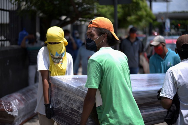 Équateur: plus de 700 cadavres recueillis dans des logements à Guayaquil