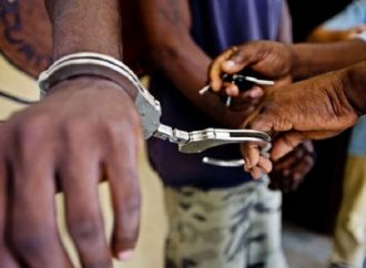 Gonaïves : Plusieurs braqueurs arrêtés et présenté à la presse