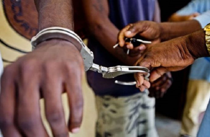 Gonaïves : Plusieurs braqueurs arrêtés et présenté à la presse