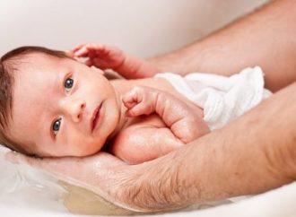 Dons de sperme : un ancien gynécologue néerlandais engendre 17 enfants avec son propre sperme