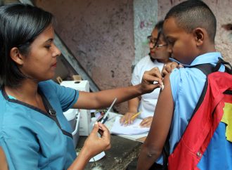 Covid-19 : un vaccin russe arrive au Venezuela pour des tests