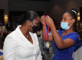 La Médaille d’Honneur Nationale « Champion de la Protection de l’Enfant » décernée à Martine Moïse