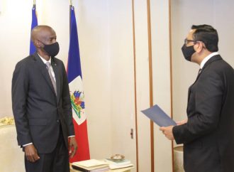 Jovenel Moïse reçoit les lettres de créance des ambassadeurs de la Grande Bretagne et de la République Dominicaine
