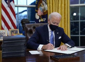 USA : Joe Biden publie ses premiers décrets en contradiction avec l’Administration Trump