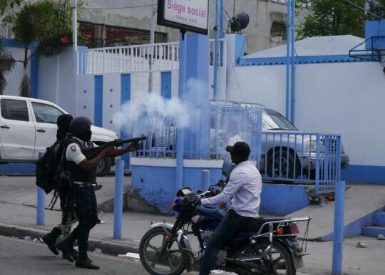 Manifestation policière : Des membres du SPNH font usage d’armes à feu, la PNH ouvre une enquête