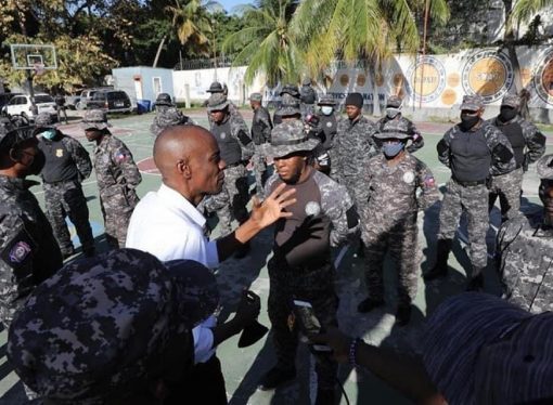Visite de solidarité du président Jovenel Moïse à la base du SWAT Team