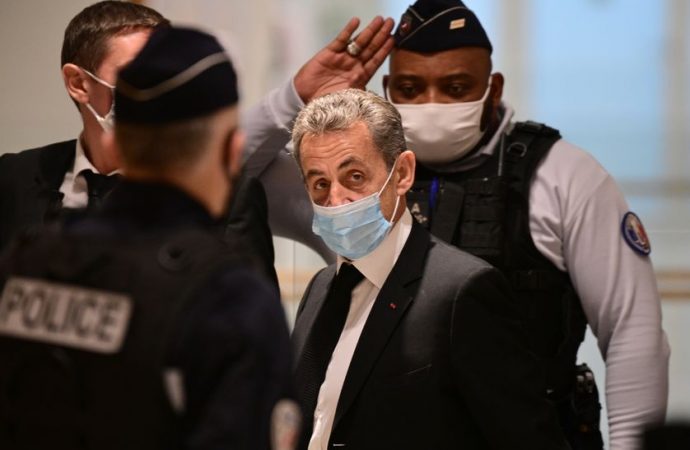 L’ancien président français Nicolas Sarkozy condamné à trois ans de prison