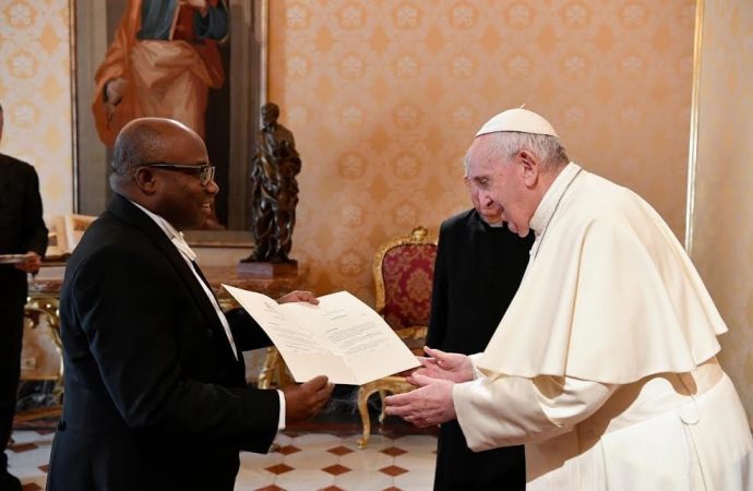 Vatican : le pape François a reçu les lettres de créances du nouvel ambassadeur d’Haiti au Saint Siège