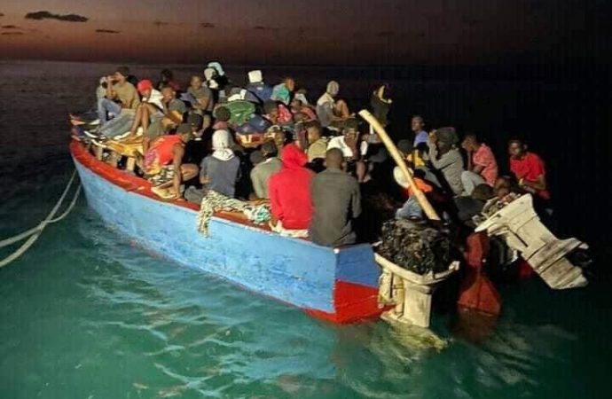 Migration : Près de 400 Haïtiens illégaux arrêtés sur les côtes des îles turquoises