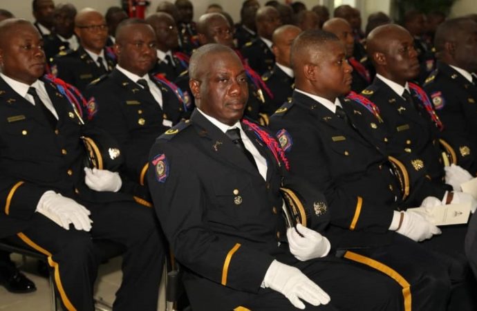 Une cohorte de 94 nouveaux inspecteurs de police reçoivent leur diplôme