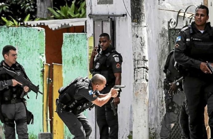 Brésil : au moins 25 morts dont un policier lors d’une opération antidrogue dans une favela de Rio