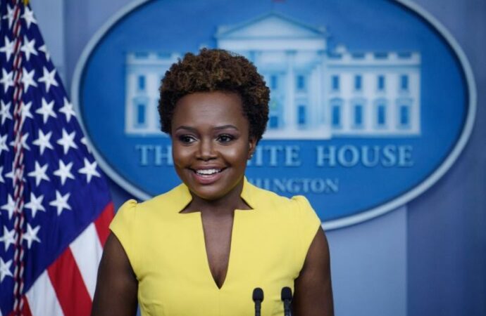 Etats-Unis : Karine Jean-Pierre, d’origine haïtienne, entre dans l’histoire de la Maison Blanche