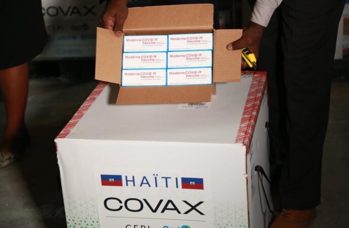 Covid-19 : Haïti reçoit 500 000 doses du vaccin Moderna
