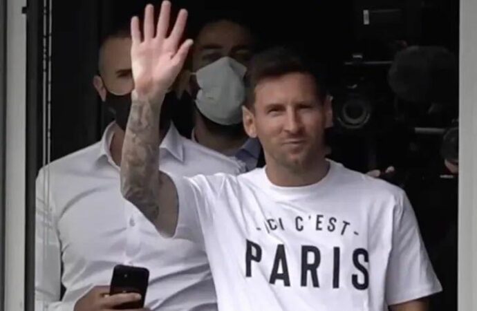 Sport: Messi accueilli en roi à Paris