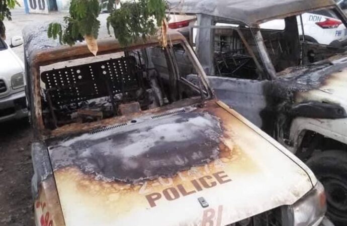 Cap-Haïtien-Insécurité : Deux véhicules de la PNH incendiés non loin du commissariat