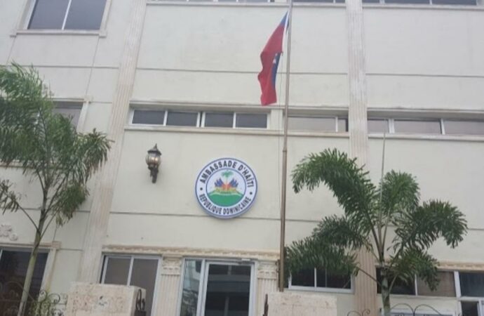 781 passeports munis d’un visa remis aux étudiants haïtiens en République dominicaine