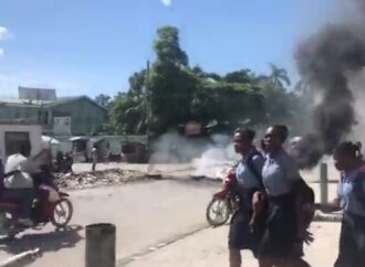 Pénurie de carburant : des barricades de pneus enflammés à plusieurs endroits aux Gonaïves