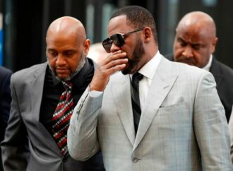 Reconnu coupable pour abus sexuel, R-Kelly prêt à collaborer avec la justice pour réduire sa peine