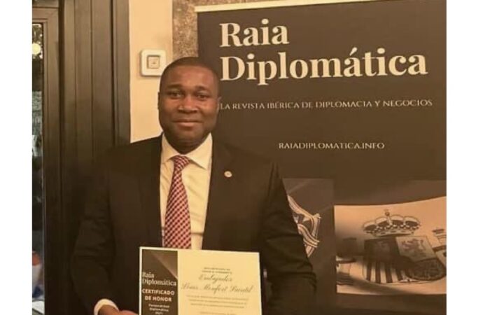 Le diplomate Saintil Louis Marie, ambassadeur d’Haïti en Espagne, honoré par Raia Diplomatica