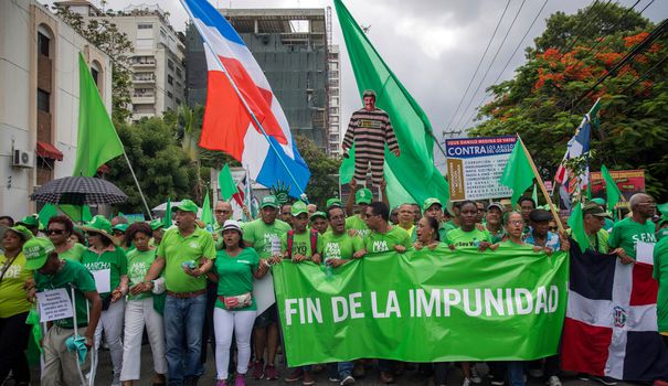 La République Dominicaine en effervescence: le gouvernement accuse l’opposition de financer les manifestations