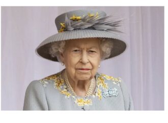 La reine Elizabeth II positive au Covid avec des symptômes « légers »