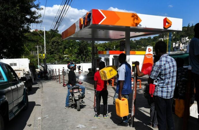 Économie: Des citoyens préoccupés par la nouvelle rareté de carburant sur le marché