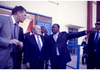 En visite en Haïti, Sepp Blatter, l’ancien président de la Fifa, a reçu « des cadeaux » sexuels