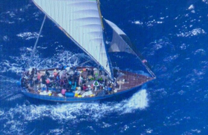 Plus de 150 Haïtiens interceptés à bord d’un voilier surchargé en Floride