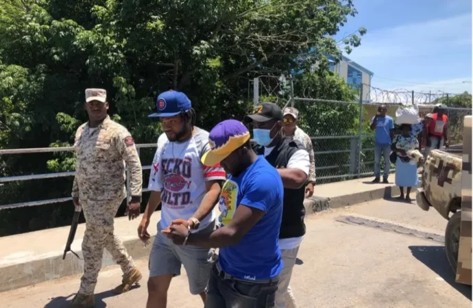 Deux membres du gang « Base 117 » arrêtés en République Dominicaine, remis aux autorités haïtiennes